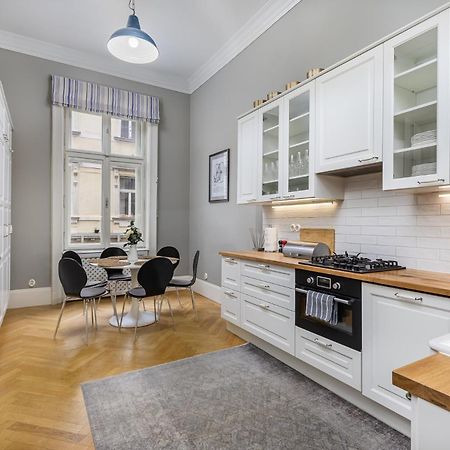 Spacious Victorian Residence By Grand Boulevard บูดาเปสต์ ภายนอก รูปภาพ
